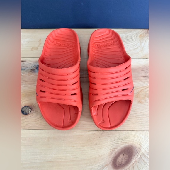 Unisex Hoka One One Ora Recovery Coral Oversized Midsole Meta-Rocker Slides M7W9 - Picture 2 of 12